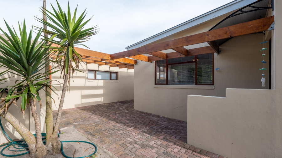 To Let 3 Bedroom Property for Rent in Agulhas Western Cape